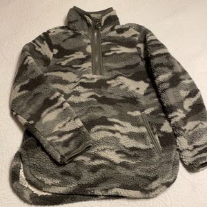 Cozy Sherpa quarter zip pullover size M
